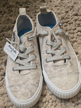 New Blowfish Women's Size 8 Beige Patterned Lace-Up Sneaker Tennis Shoe